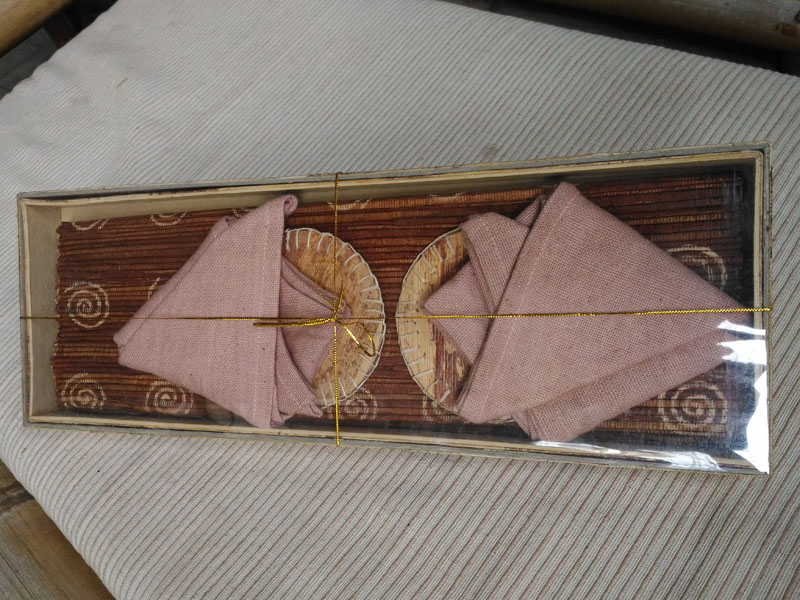 Dinner Set Waterhyacinth Batik Process